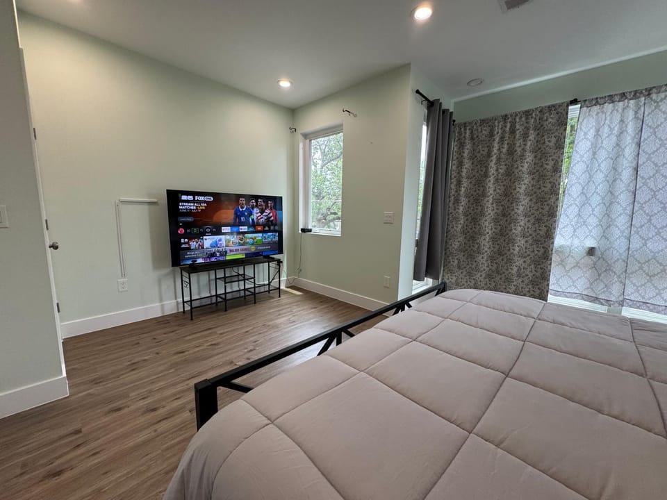 NEW LUX House 4BR with Parking near Downtown House in District of Columbia