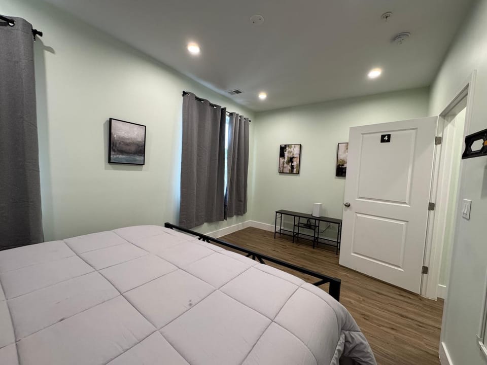 NEW LUX House 4BR with Parking near Downtown House in District of Columbia