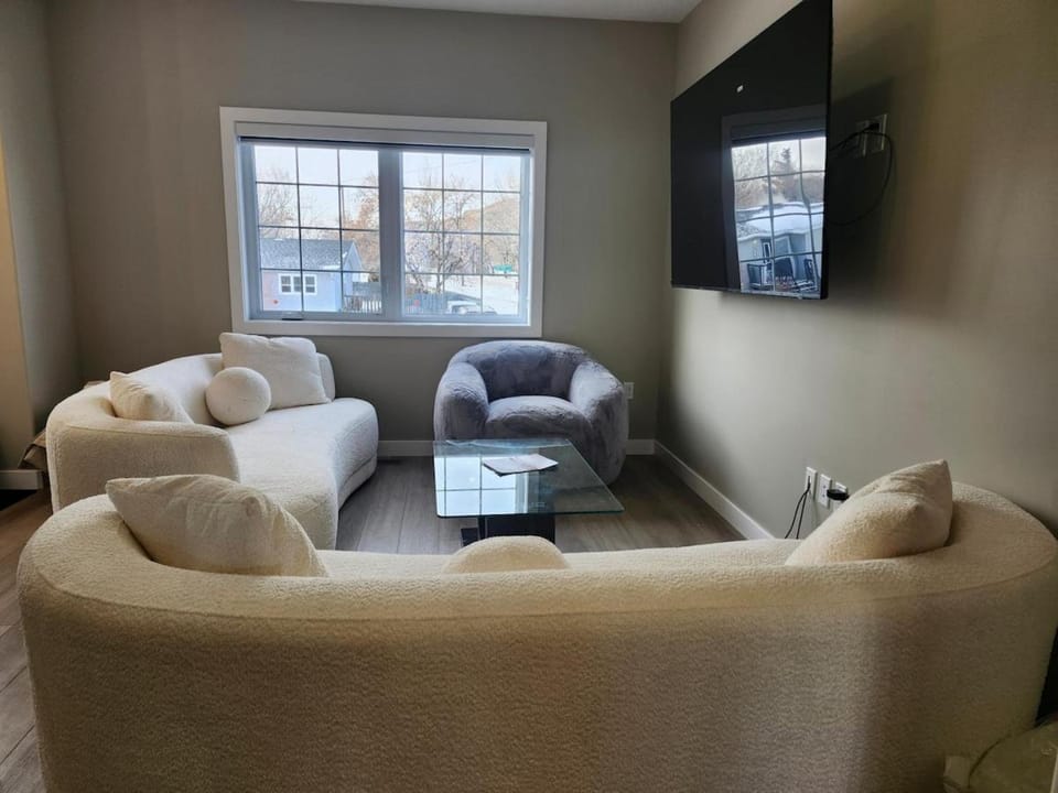 Amazing medium, long term rentals in Drumheller Apartment in Drumheller