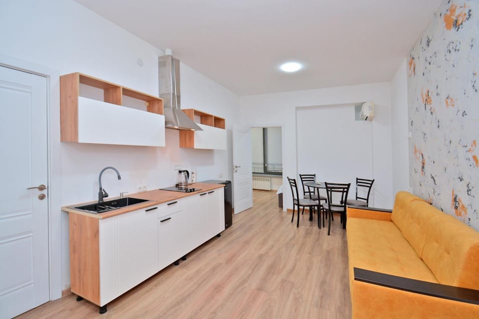 Kitchen or kitchenette, Dining area, stove