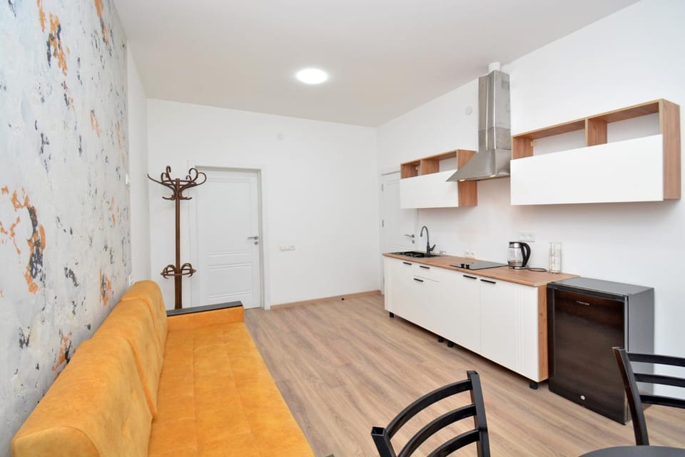 Kitchen or kitchenette, Living room, Seating area, Dining area, stove