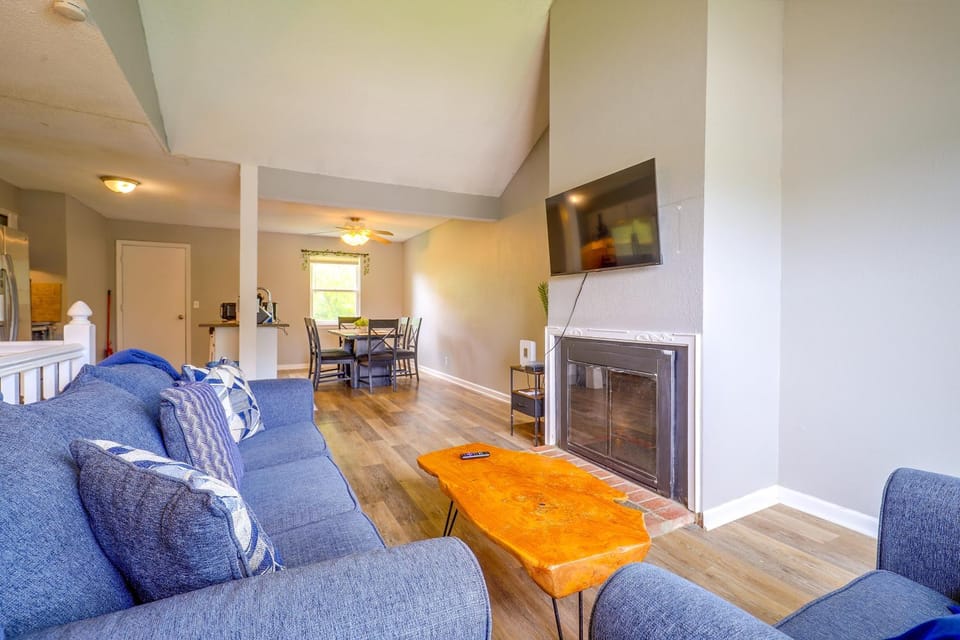 11 Mi to Overland Park: Olathe Mid-Term Stay House in Olathe