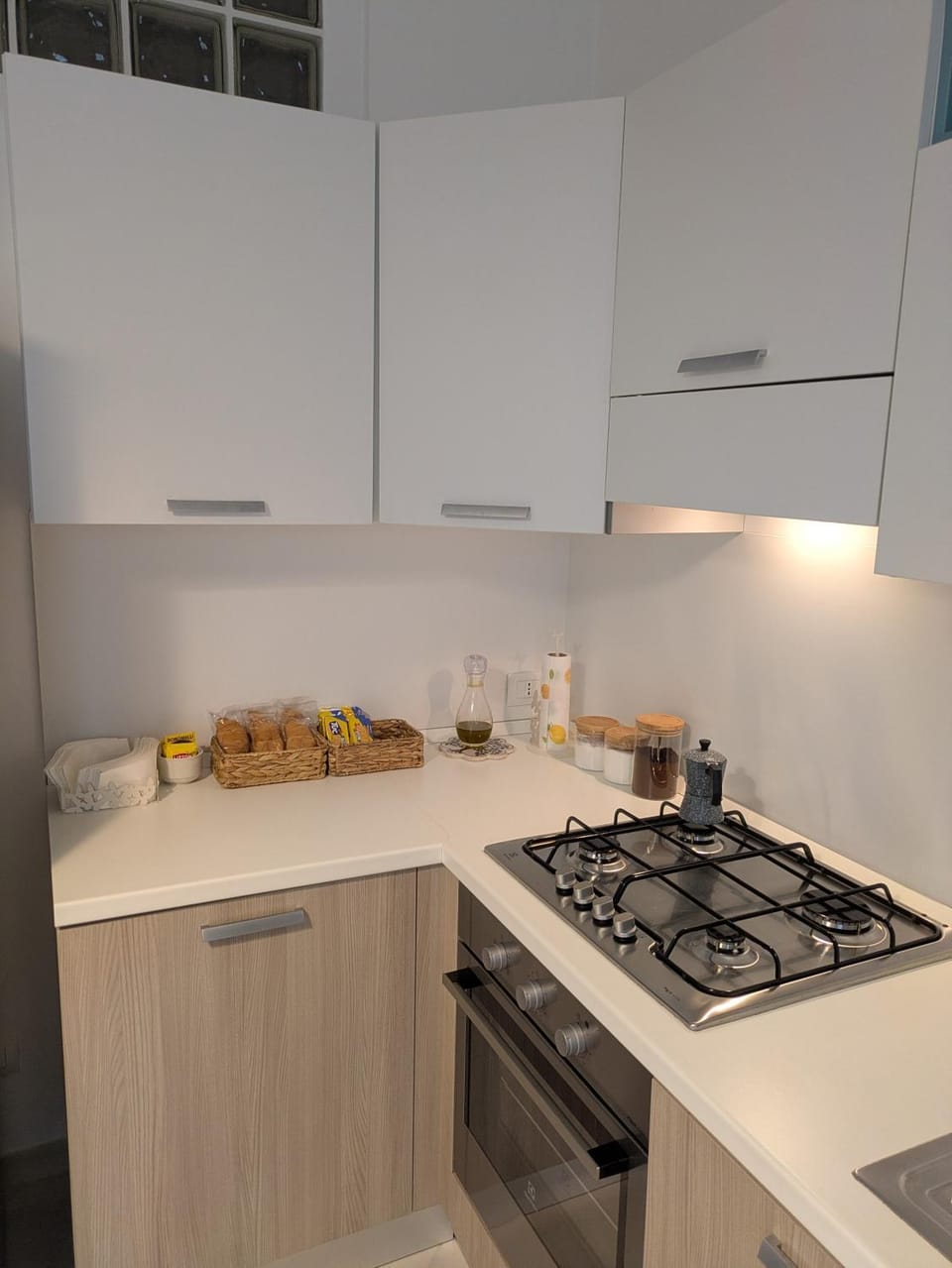 Coffee/tea facilities, Kitchen or kitchenette, Food and drinks, Food, stove