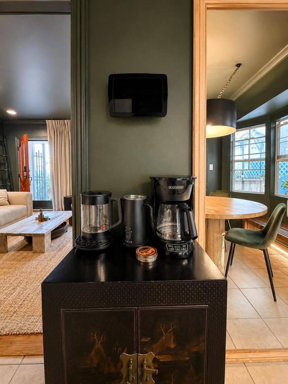 Coffee/tea facilities, Living room, Dining area