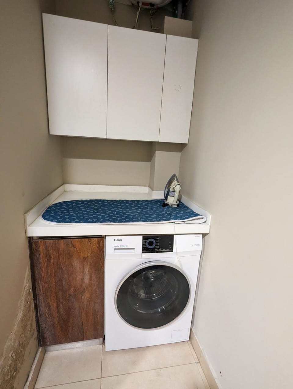 Kitchen or kitchenette, washing machine, dryer