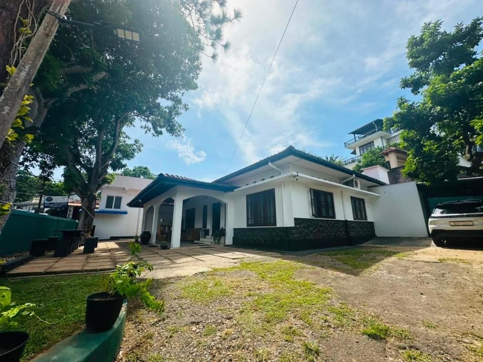 Property building, Garden, Garden view, Parking