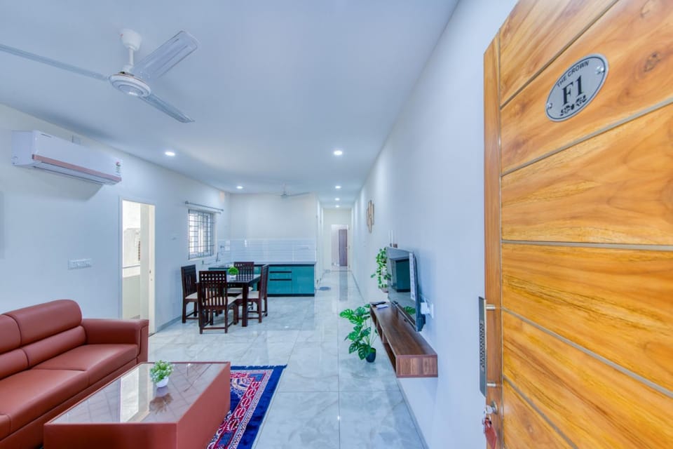 TV and multimedia, Living room, Seating area, air conditioner