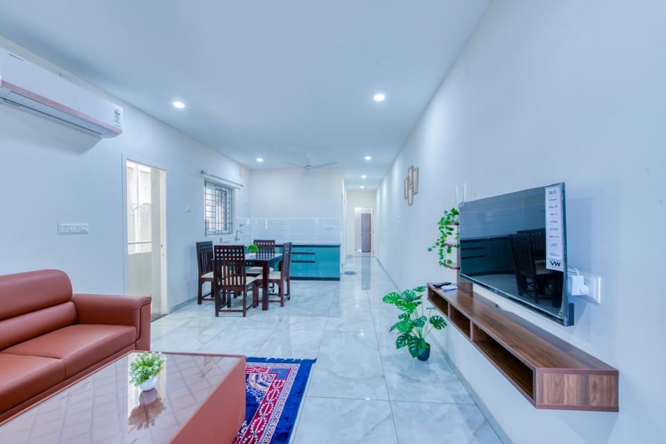Communal lounge/ TV room, Living room, Seating area, air conditioner