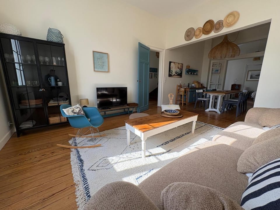 Communal lounge/ TV room, Living room