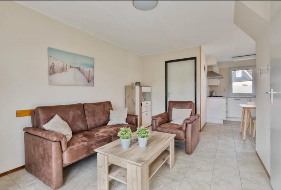 Kitchen or kitchenette, Living room, Seating area