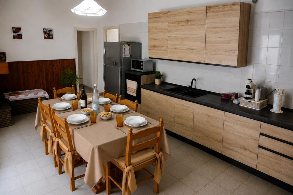 Kitchen or kitchenette, Dining area, dishwasher, oven