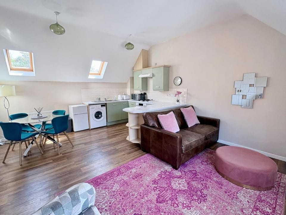 Kitchen or kitchenette, Living room, Dining area, pet friendly