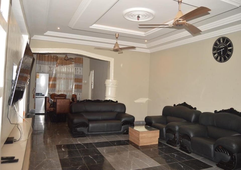 Communal lounge/ TV room, Living room, Seating area, fireplace