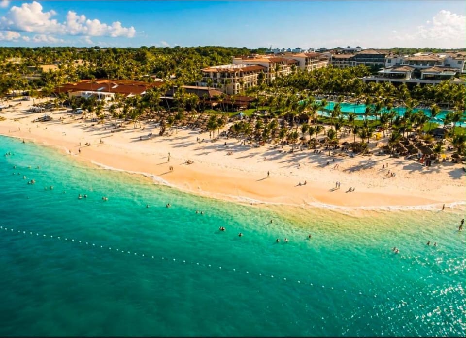 Nearby landmark, Day, Natural landscape, Bird's eye view, Beach, City view, Pool view, Sea view, Swimming pool, sunbed