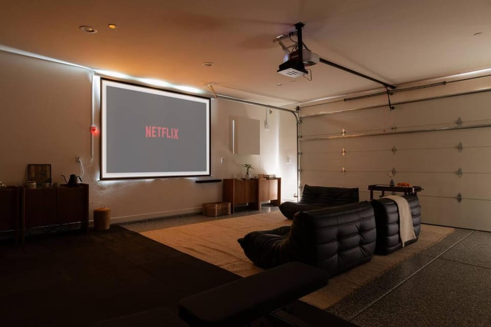 TV and multimedia, Seating area