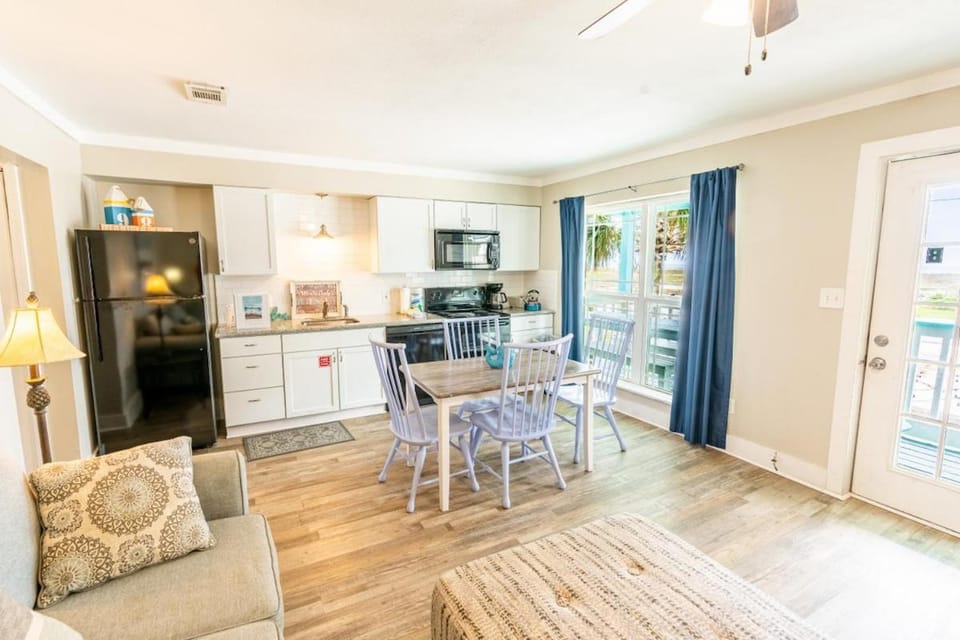 Gulf View Condo Steps to Perdido Beach & FloraBama Apartment in Ono Island