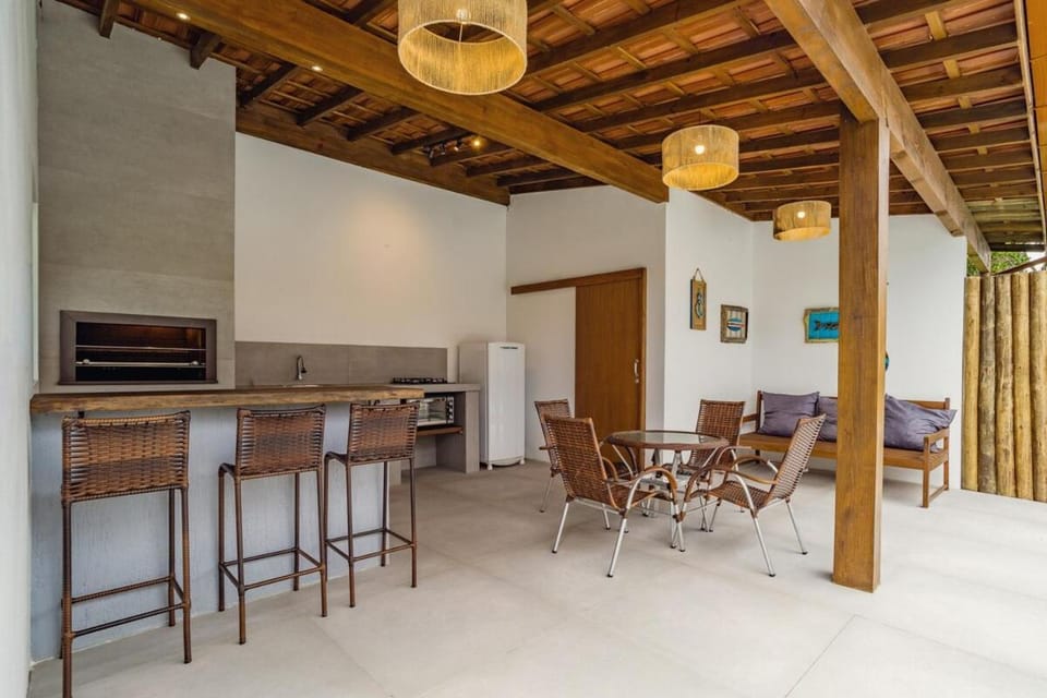 BBQ facilities, Dining area, oven, stove