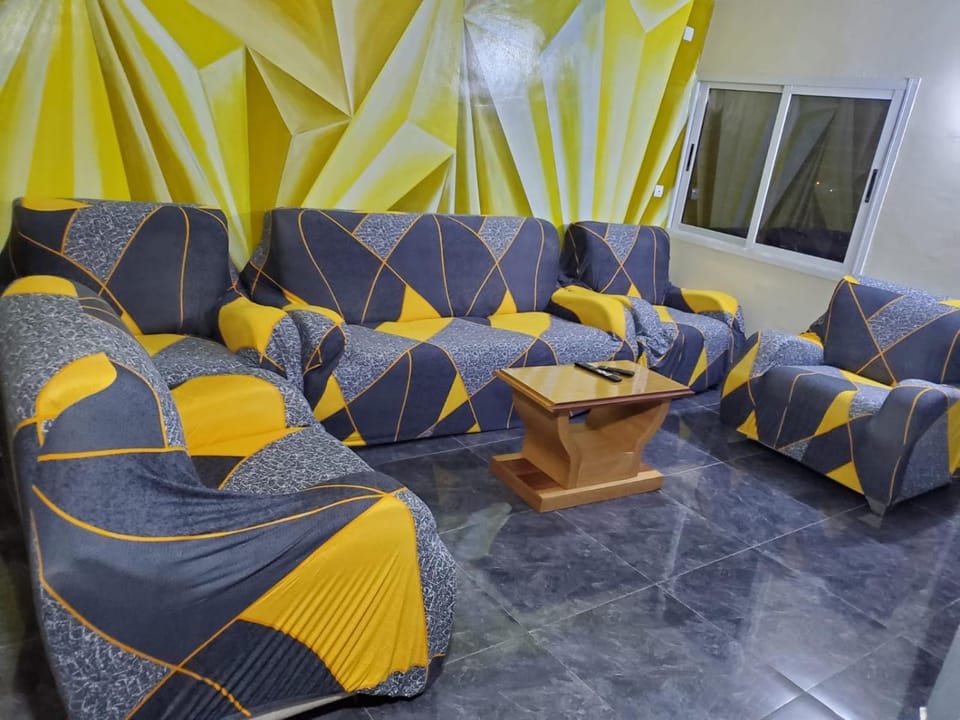Spacieux 2 chambres salon avec 2 salles d'eau à Yopougon Apartment in Africa