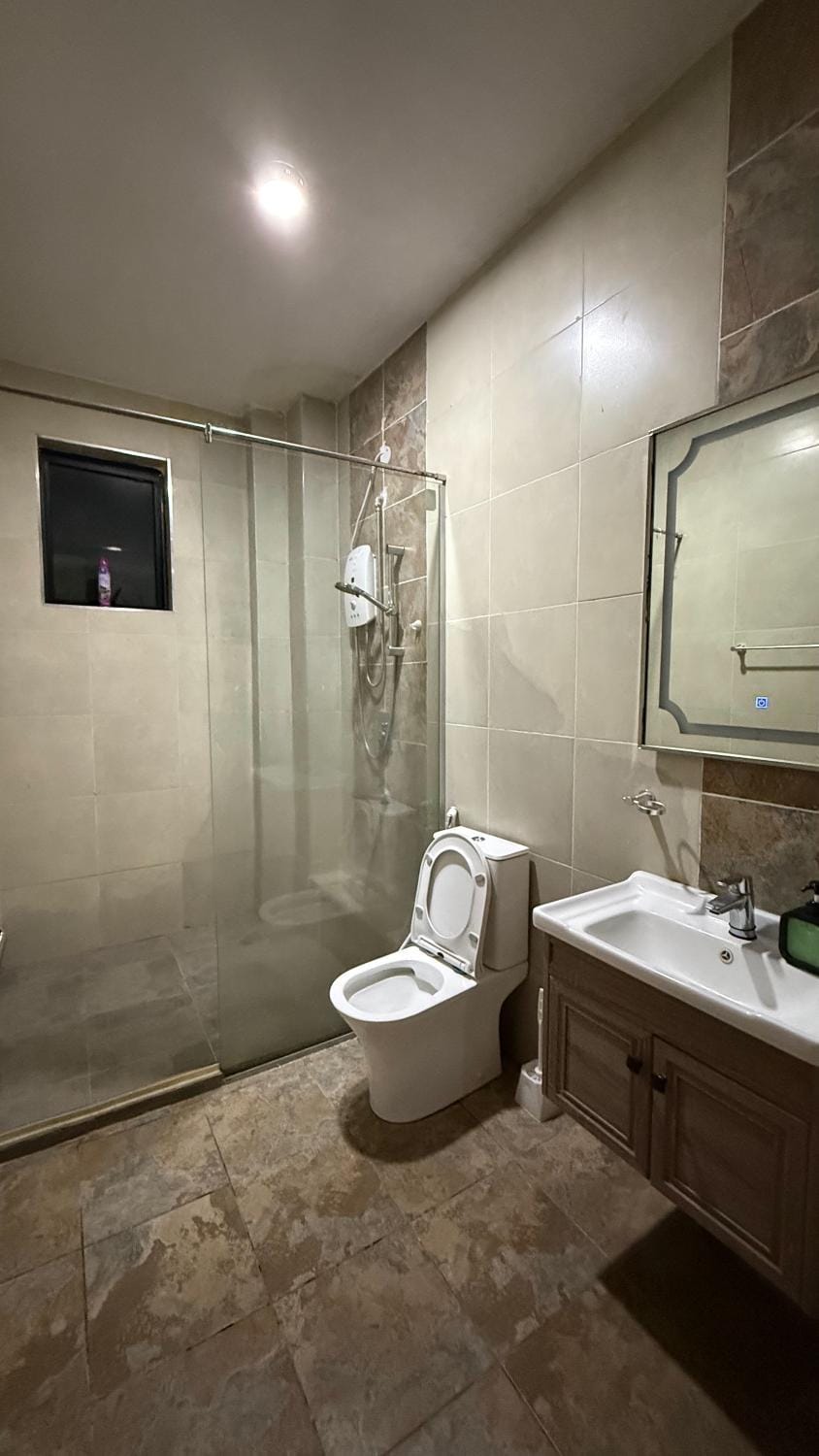 Shower, Toilet, Bathroom, towels