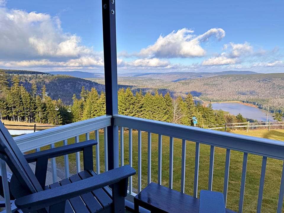 Balcony/Terrace, Lake view, Mountain view
