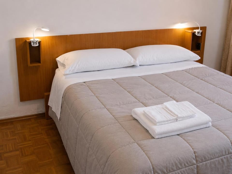 Bed, Photo of the whole room, Bedroom, towels