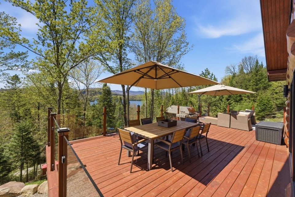 38 ecorce Lac Superieur House in Quebec