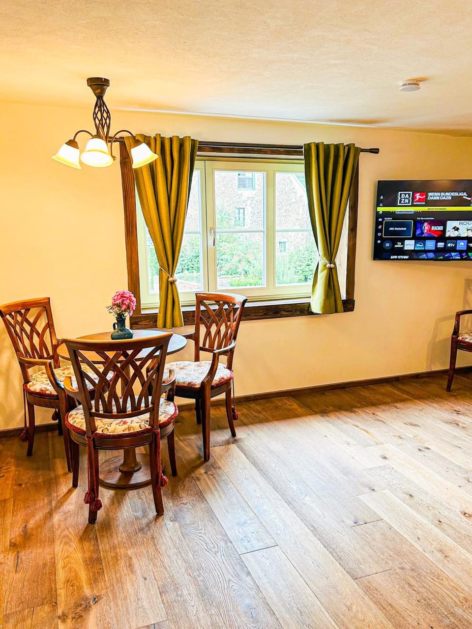 TV and multimedia, Living room, Seating area