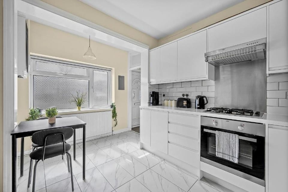Dining area, kitchen
