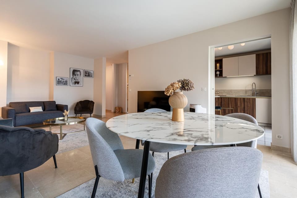 Living room, Seating area, Dining area