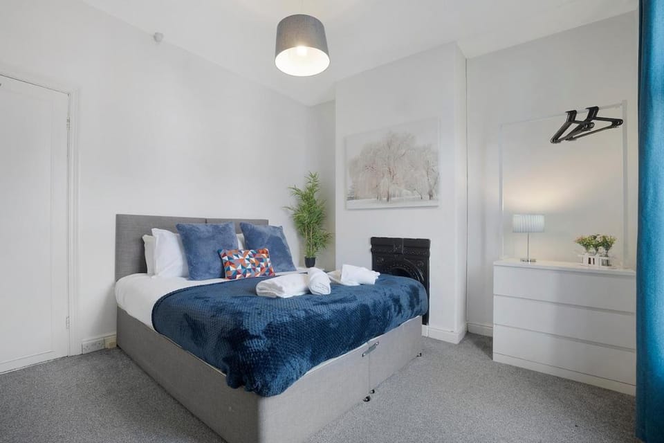 2BR in Brighton Road with WiFi Parking Smart TV House in Darlington
