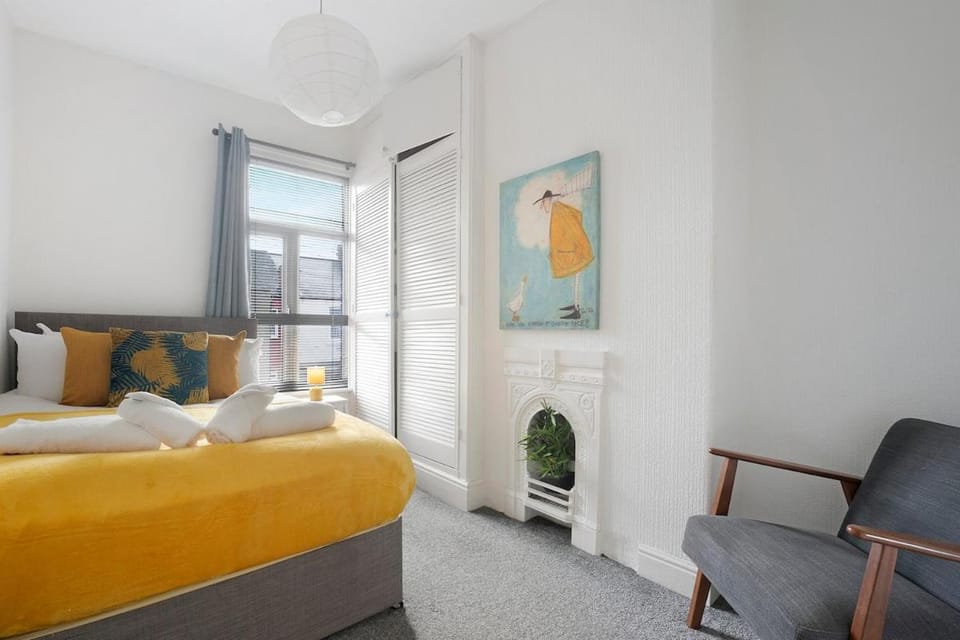2BR in Brighton Road with WiFi Parking Smart TV House in Darlington
