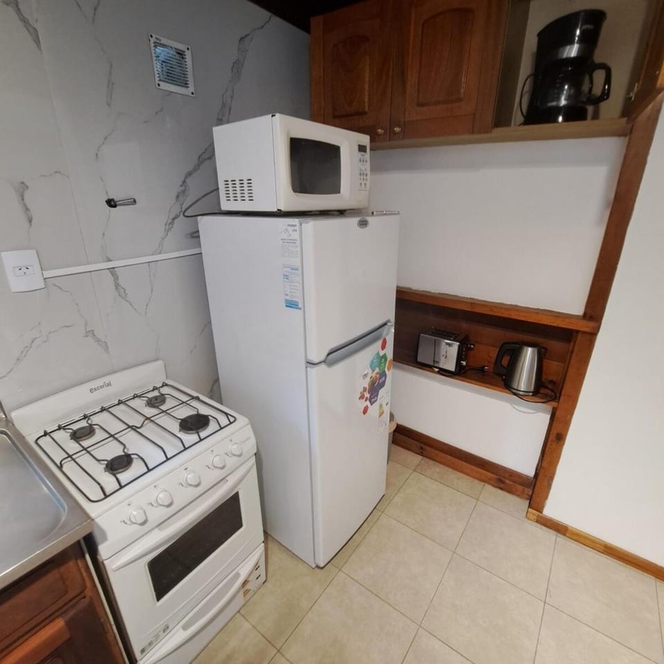 Coffee/tea facilities, Kitchen or kitchenette, oven, toaster