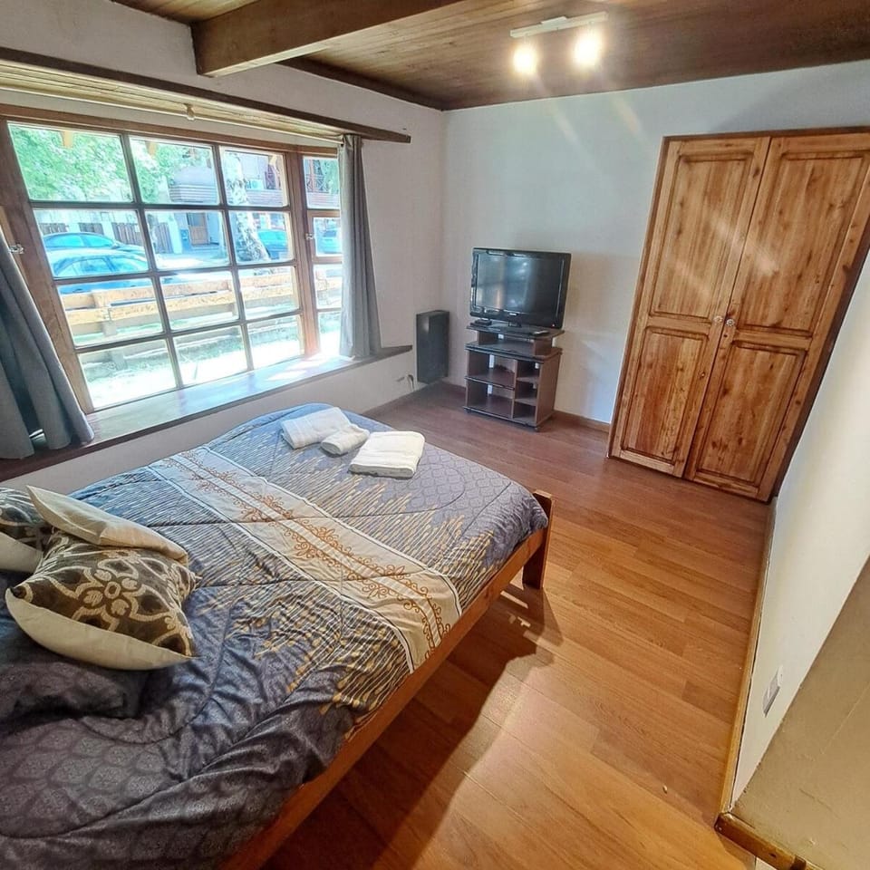 Bed, TV and multimedia, Photo of the whole room, Bedroom, towels, wardrobe
