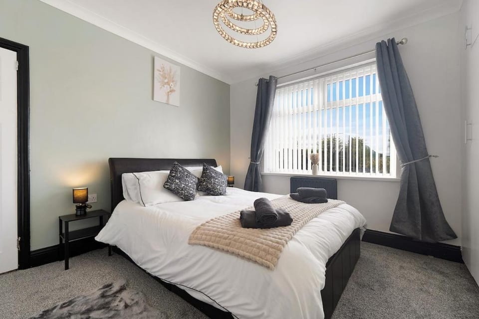 3BR in Baxter Avenue with Netflix WiFi Backyard House in Newcastle upon Tyne