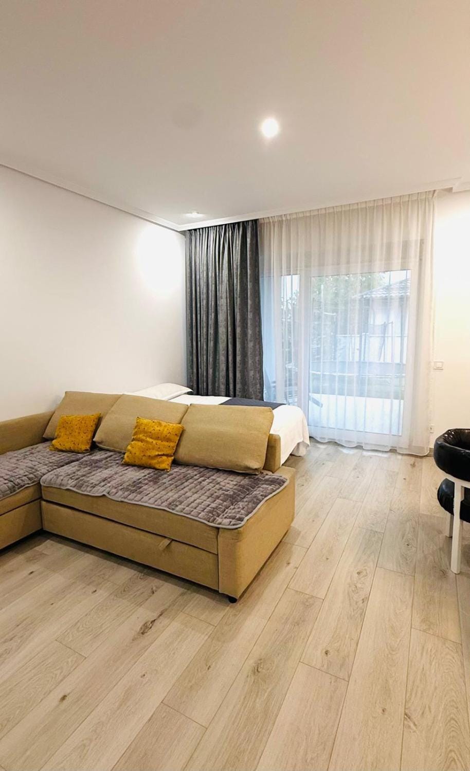 TV and multimedia, Living room, Seating area, Parking, flat iron, hair dryier, internet