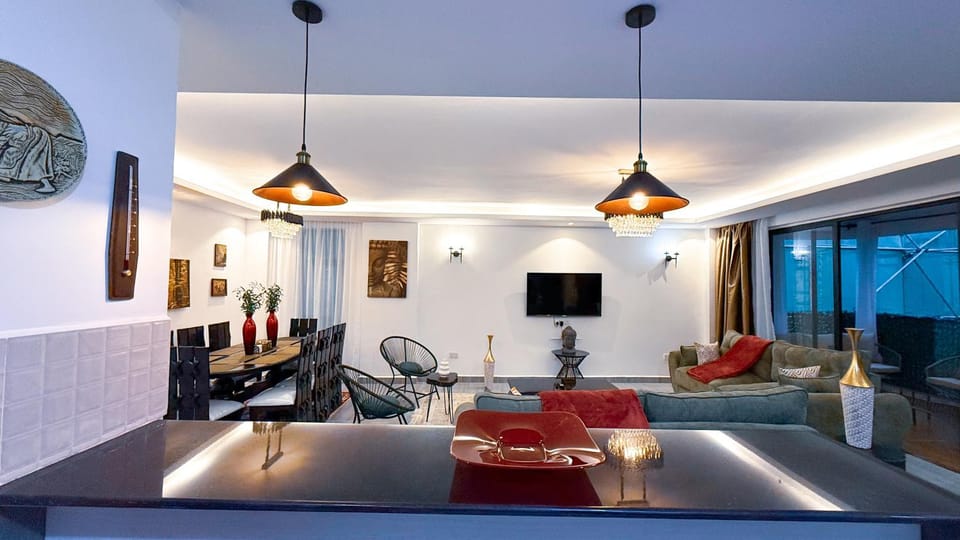 Communal lounge/ TV room, TV and multimedia, Living room, Seating area, Dining area, Evening entertainment