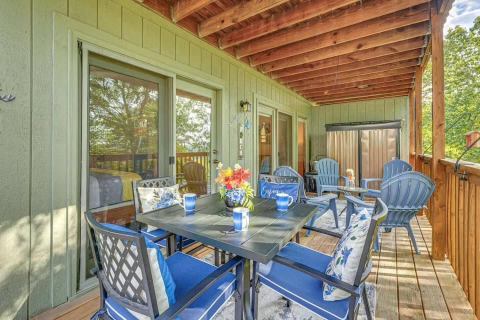Patio, Dining area