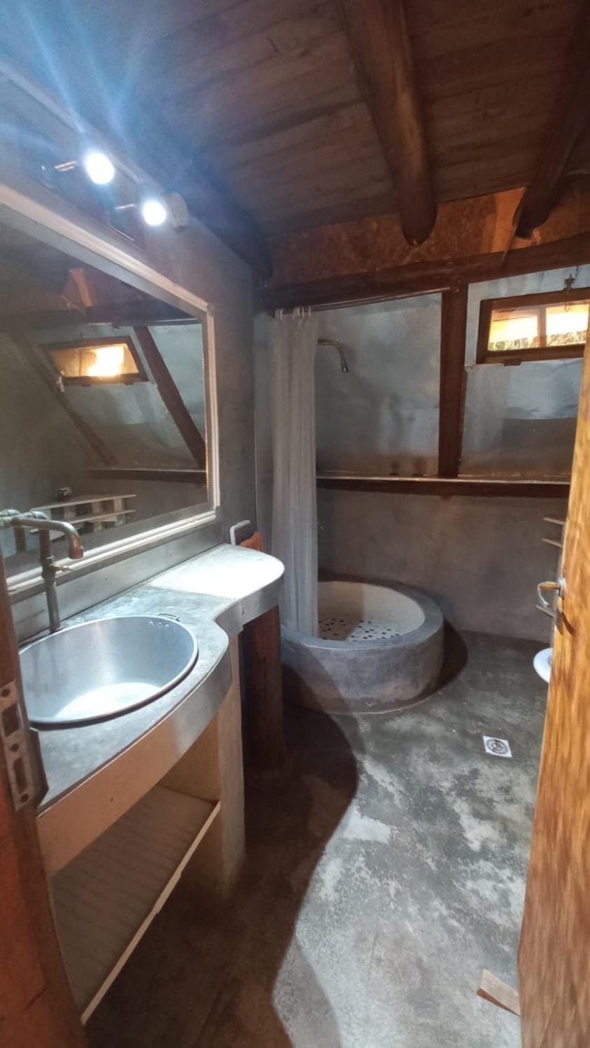 Zorzales en Bendita Tierra, Los Molles House in San Luis Province, Argentina