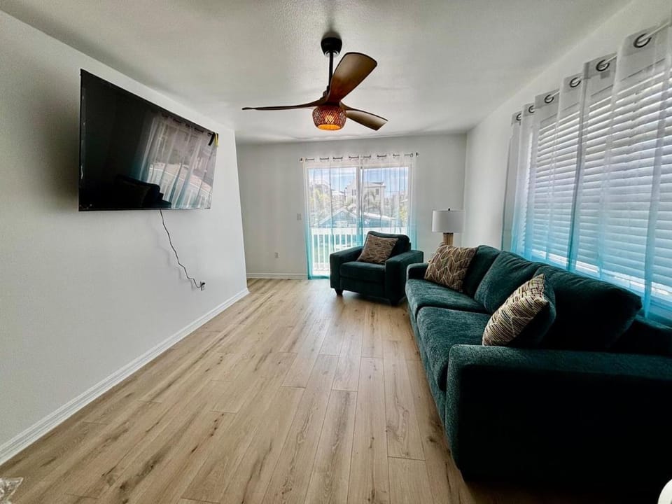 Bradenton Beach Getaway | Steps to Sand & Dining House in Bradenton Beach
