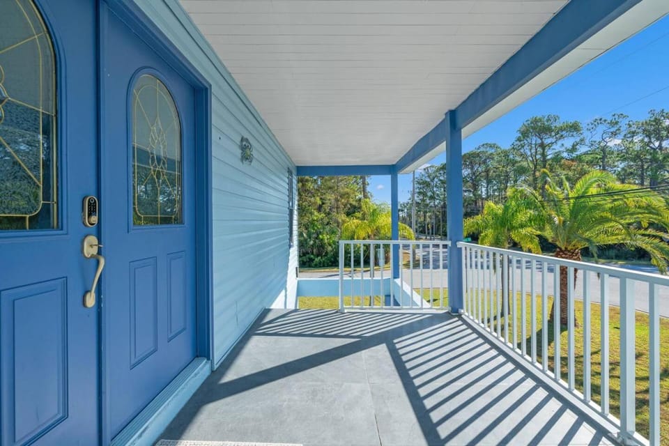 Patio, Facade/entrance, Garden view