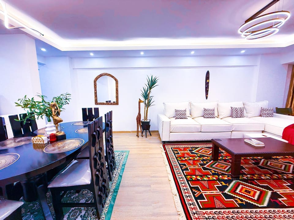 Bed, Living room, Photo of the whole room, Seating area, Dining area, Bedroom