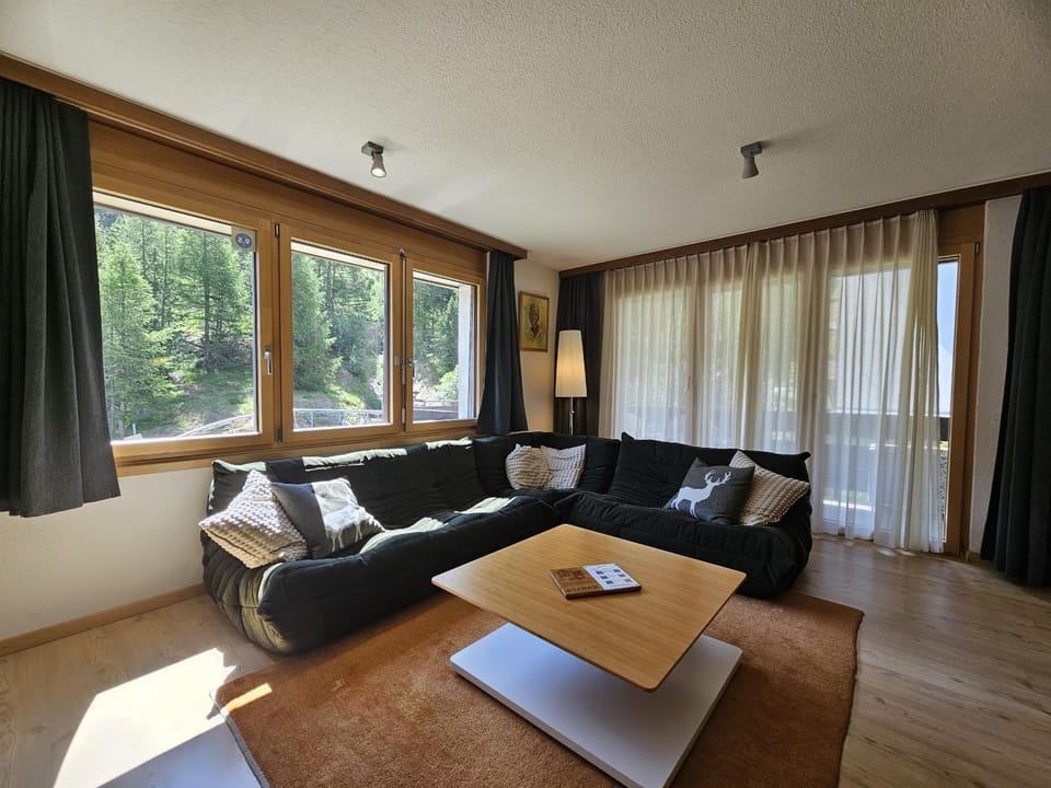 Communal lounge/ TV room, Living room