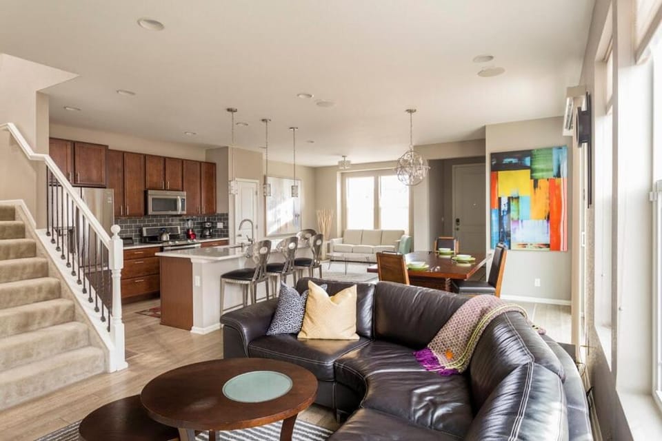 Central Park Denver 3BR and Loft Near Anschutz DIA House in Stapleton