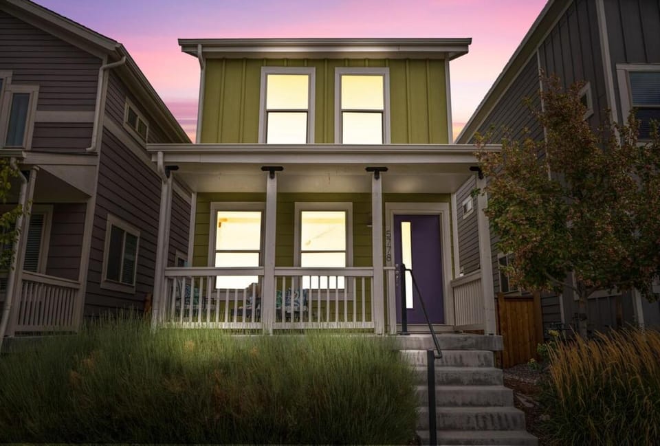 Charming Central Park Denver Single Family Home House in Northfield