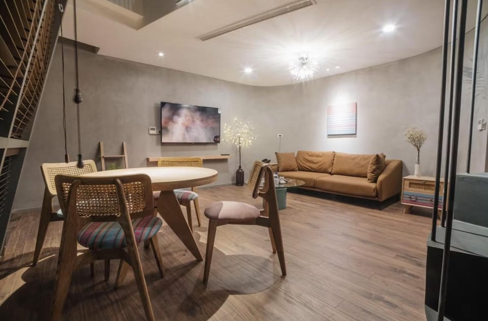 TV and multimedia, Living room, Seating area, Dining area