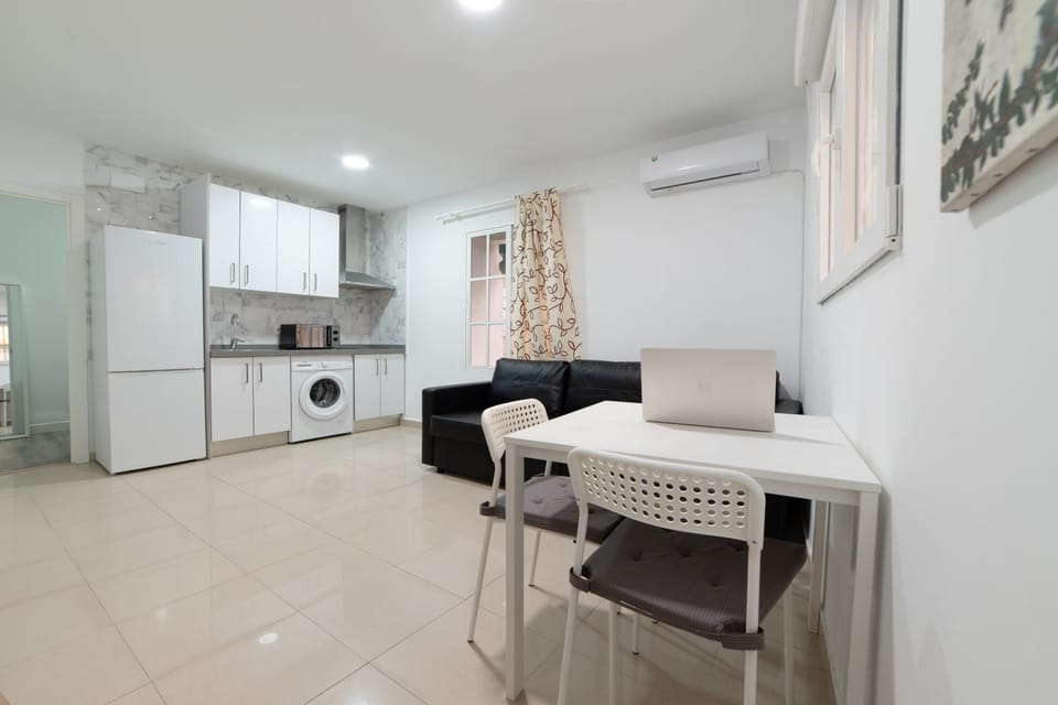 Trendy Homes Puerta Elvira Apartment in Granada