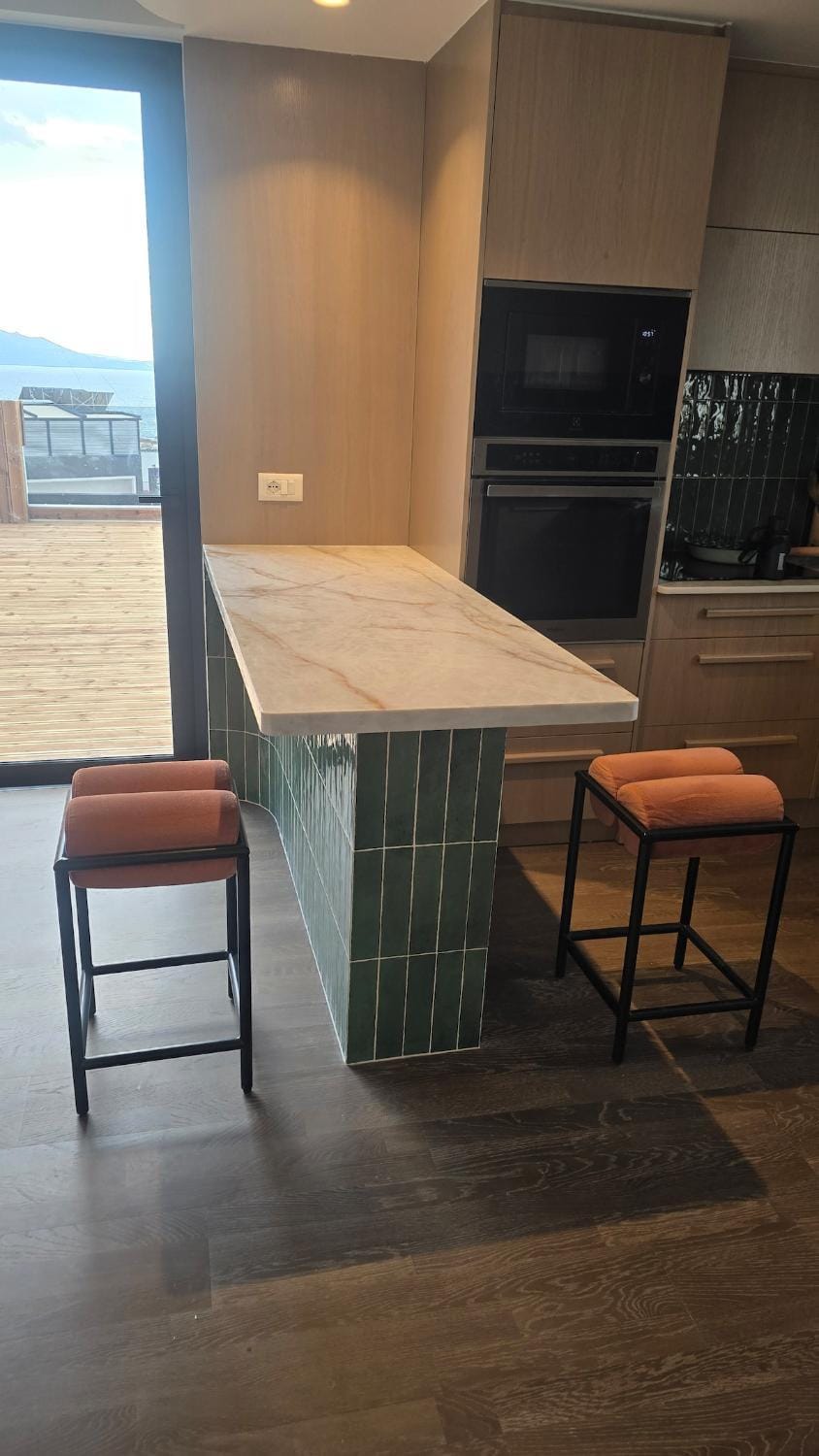 Kitchen or kitchenette, Dining area