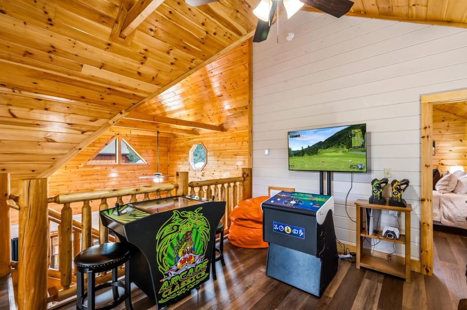 Heated Indoor Pool Hot Tub Game Room Near Parkway Chalet in Pigeon Forge