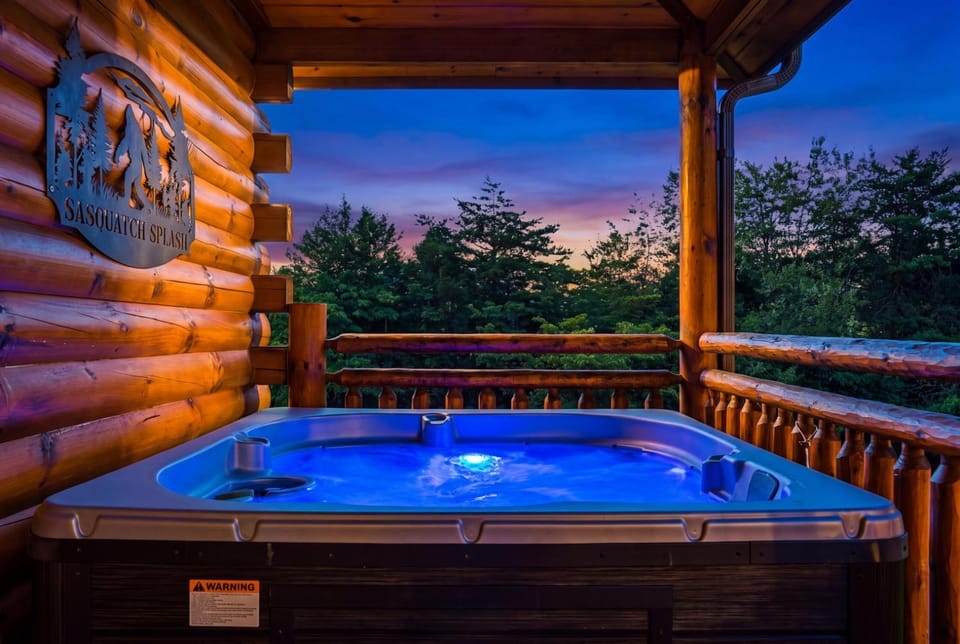 Heated Indoor Pool Hot Tub Game Room Near Parkway Chalet in Pigeon Forge