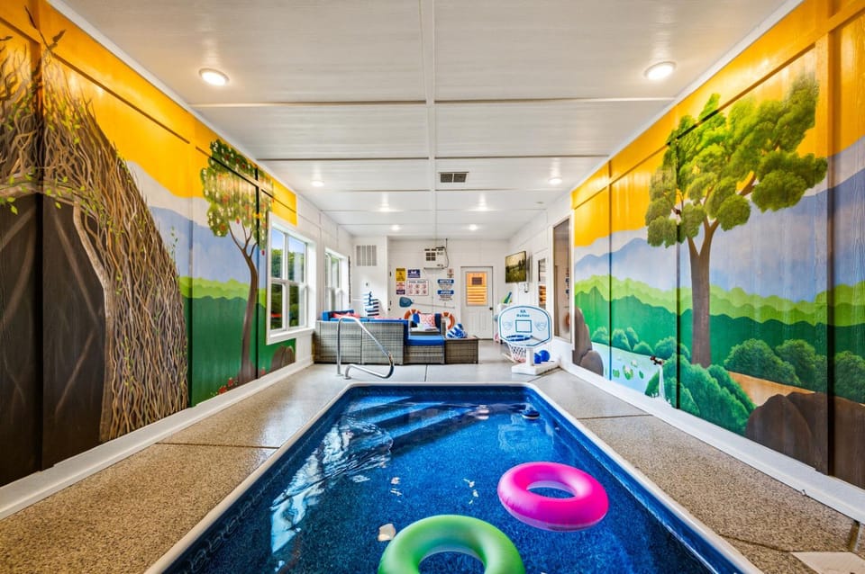 Heated Indoor Pool Hot Tub Game Room Near Parkway Chalet in Pigeon Forge